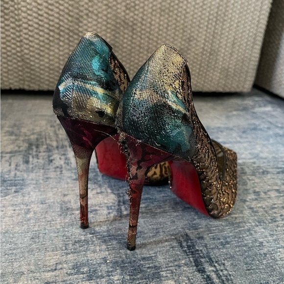Christian Louboutin heels in a size 39 EU - Picture 2 of 3